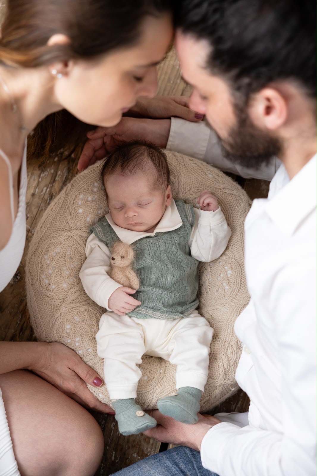 Rafaela e Gabriel com o recém-nascido Gabriel